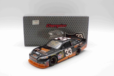 **Damaged See Pictures** Clint Bowyer Autographed 2010 #33 Wheaties Fuel 1:24 Champion Series Diecast **Damaged See Pictures** Clint Bowyer Autographed 2010 #33 Wheaties Fuel 1:24 Champion Series Diecast